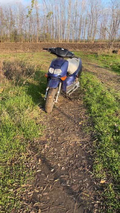 Vând scuter aprilia