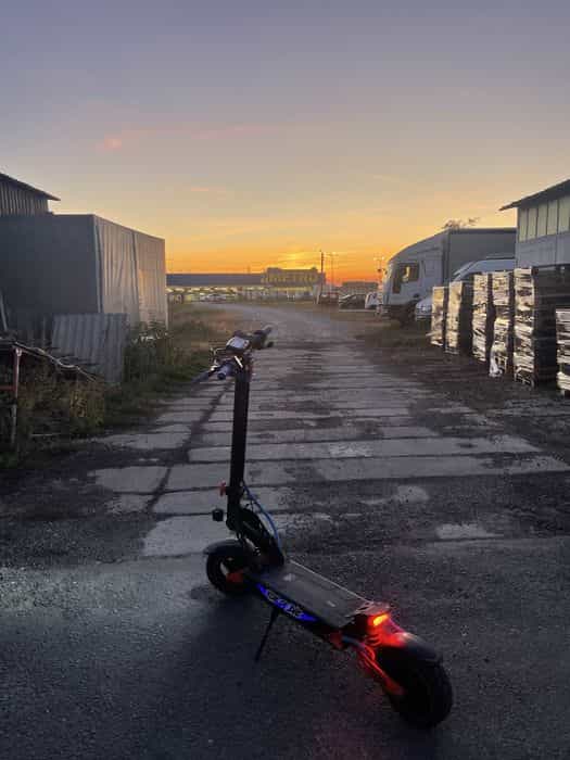 Vând trotineta electrica kamikazek1plus  ca si noua merge toate pe ea