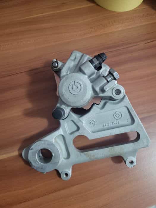 Etrier frana spate KTM Brembo, conducta frana spate, plăcute frana.