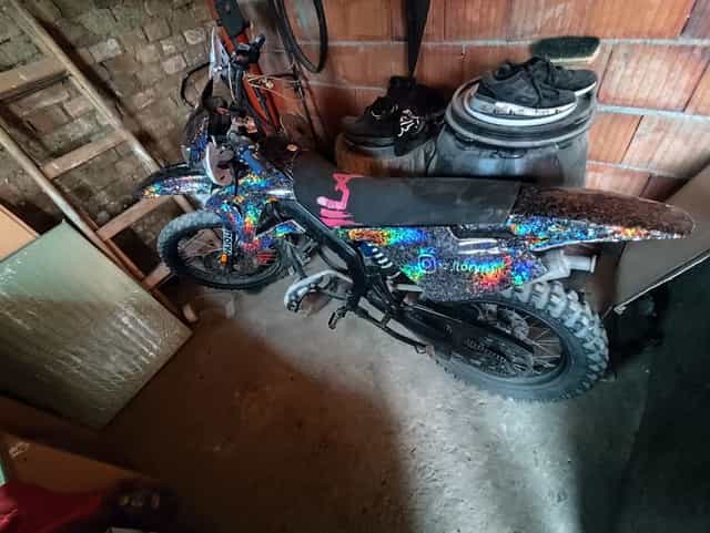 Vând cadru derbi senta sau schimb (are acte )