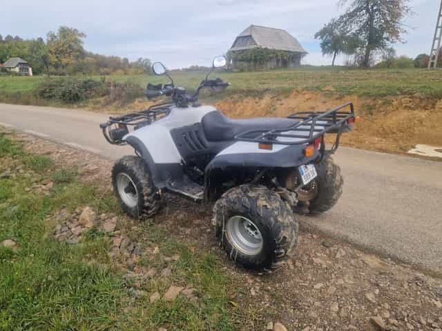 Vând atv linhai de 300cc în stare foarte bună
