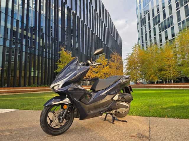 Inchiriez scuter Honda PCX 125cc 2025 NOU, contract 400lei/saptamana