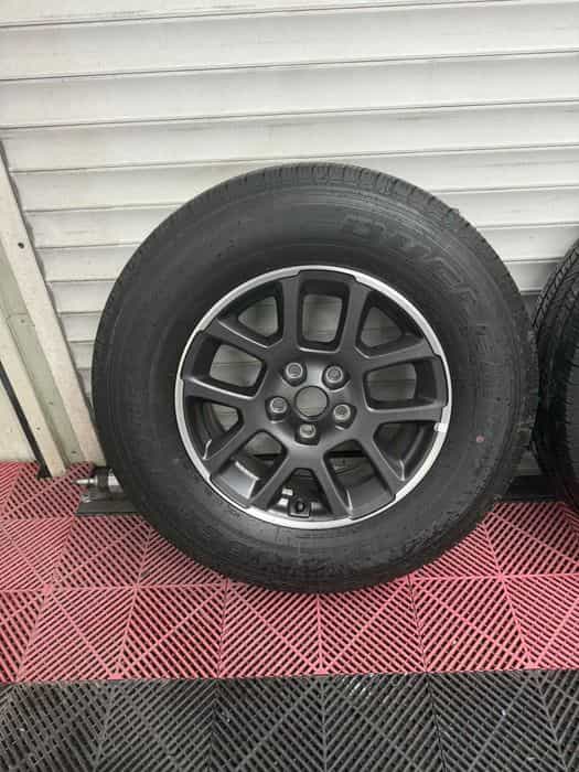 5xJante 18 ORIGINALE JEEP Wrangler Rubicon Gladiator 255/70/18 Sahara