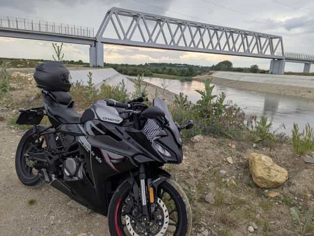 Vând CFmoto 300SR 2023