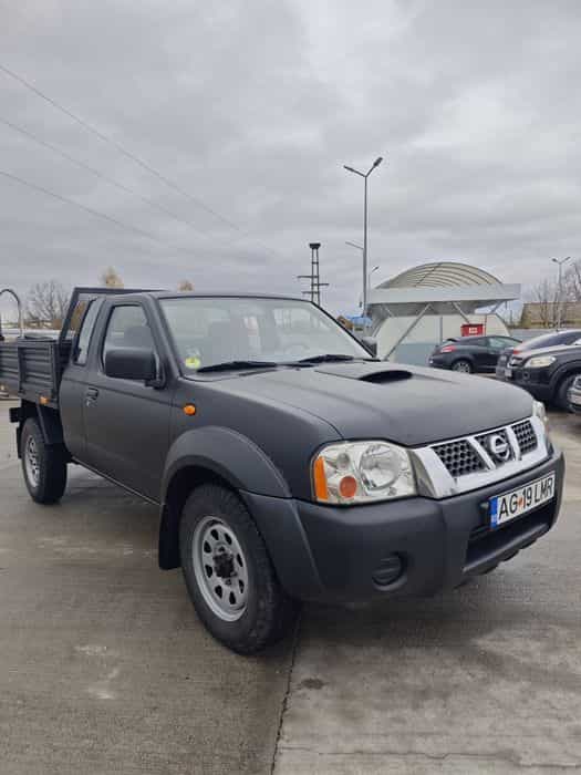 Vând Nissan Navara