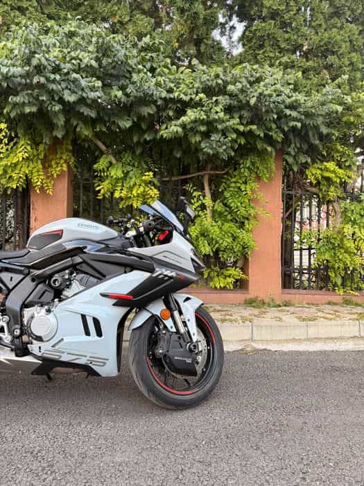 CF MOTO 675 SR-R 2025