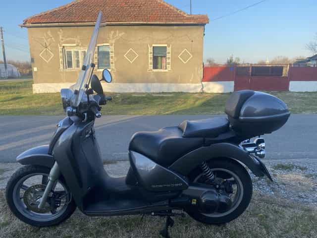 Aprilia Scarabeo 200 GT motorizare vespa