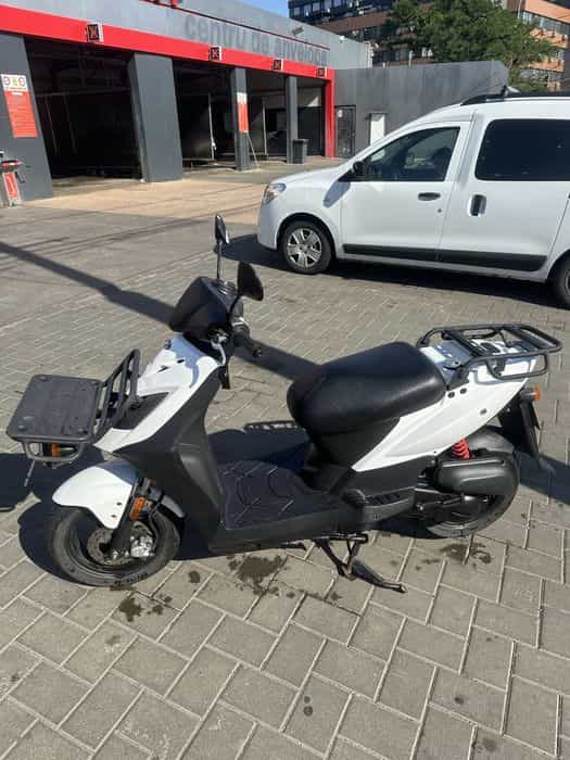 Kymco Agility Carry 50ccm aproape nou, 4000 km, inmatriculat, acte zi