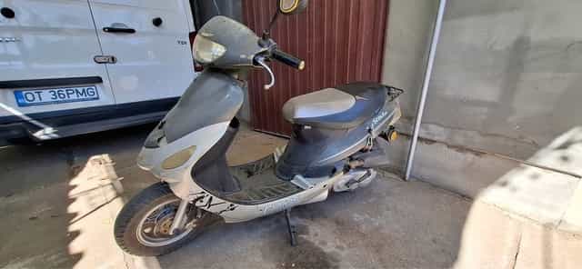 Scuter cu acte 700 de lei