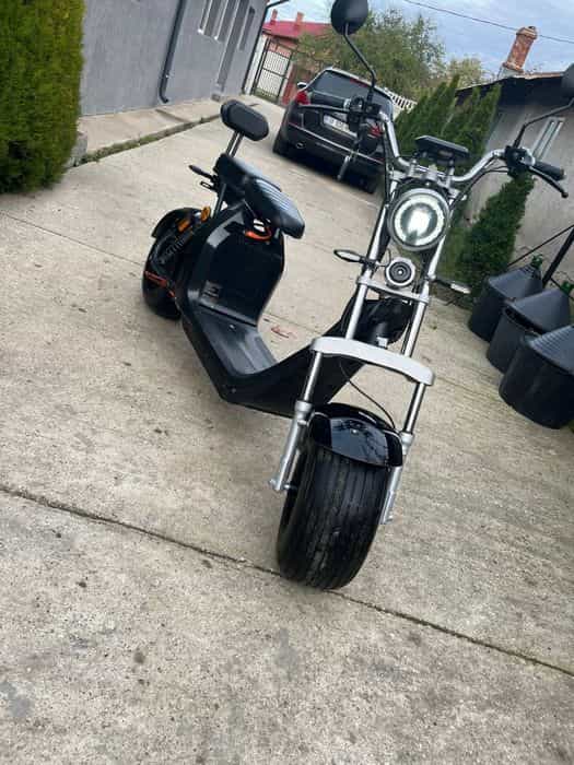 Scuter electric în perfecta stare de functionare