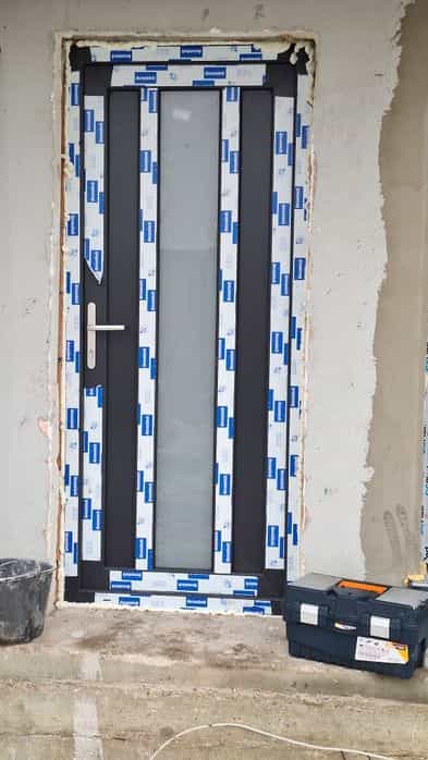 Service [reparații ferestre și uși termopan]