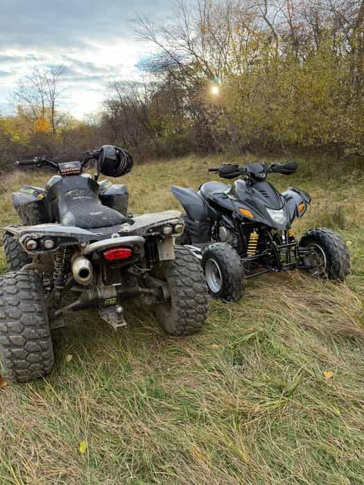 Vand doua atv uri