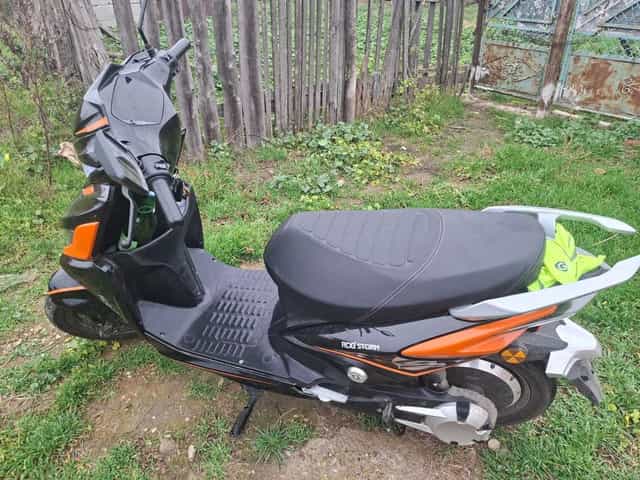 DE VÂNZARE SCUTER RDB STORM ELECTRIC 2200w, Fara permis de conducere