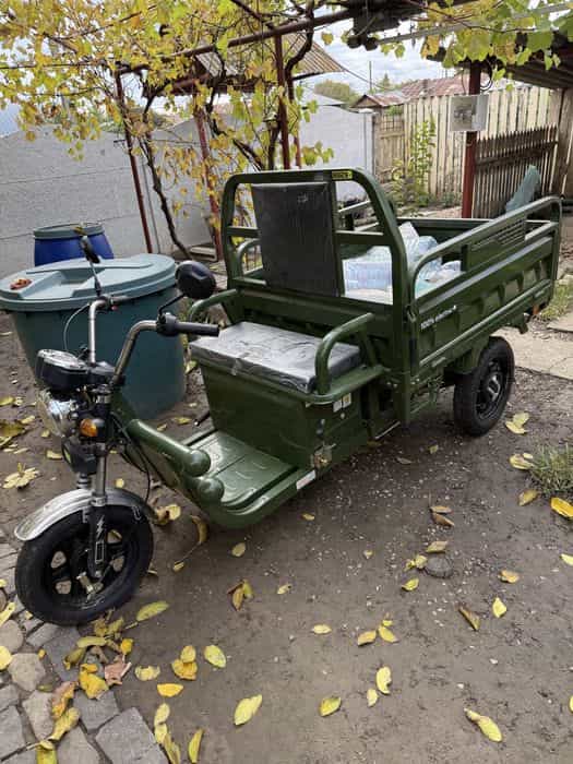 Triciclu 100% electric , cu remorca