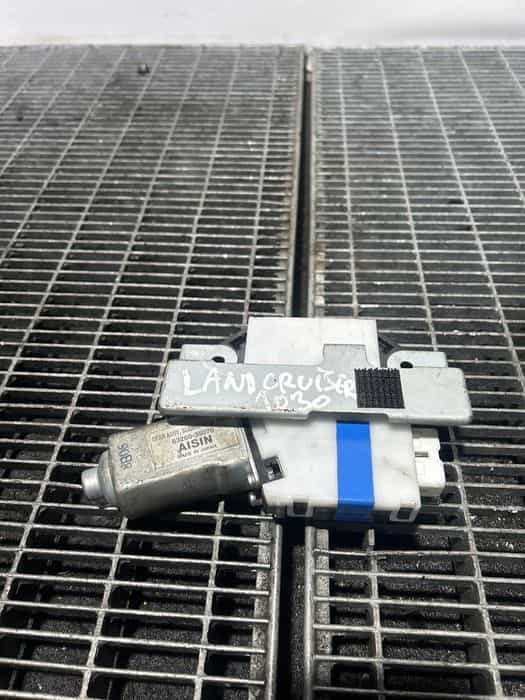 Motoras Stergator Luneta Toyota Land Cruiser J12 2002 - 2010 (1030) 6326035070