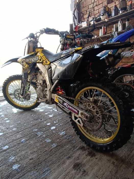 Cross Suzuki Remezeu de 450 cc