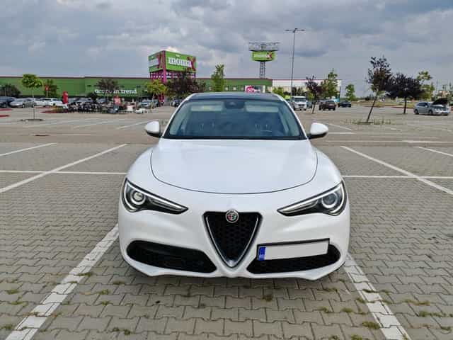 Alfa Romeo Stelvio 280 CP, 4x4, 2.0 benzina