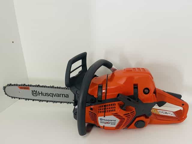 Husqvarna  555 professional drujba taiat lemne
