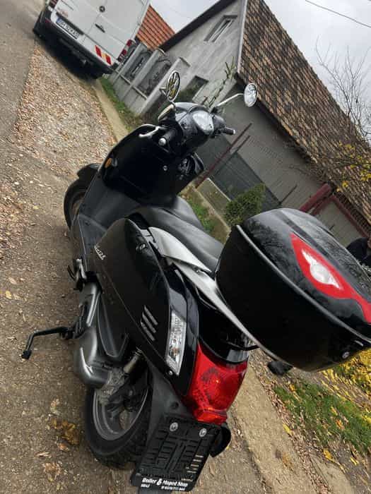 De vânzare scuter Kymco 125cc, în stare foarte bună.