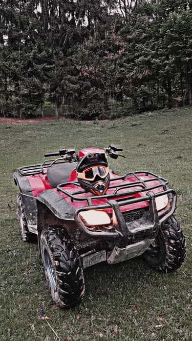 Vând atv honda . Sau schimb