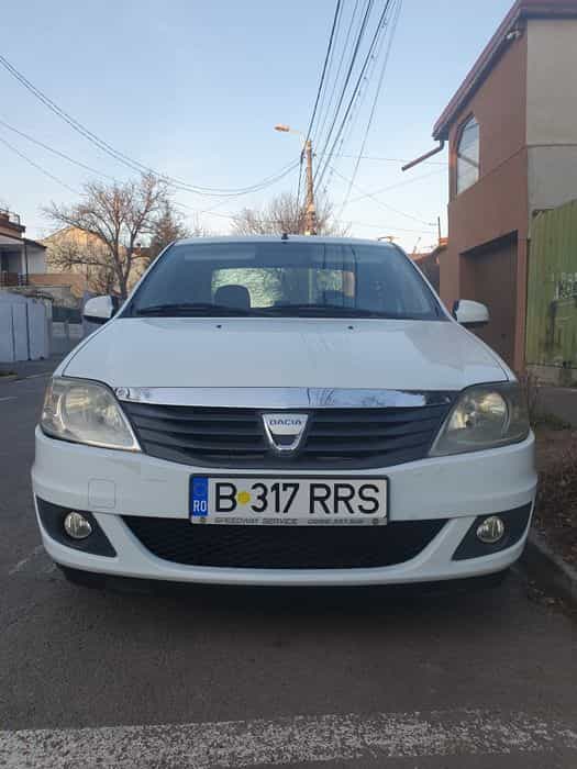 Vând Dacia logan