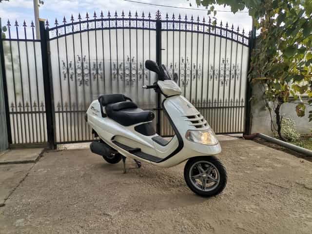 Maxi-scuter Piaggio Hexagon 125cc 4 timpi.