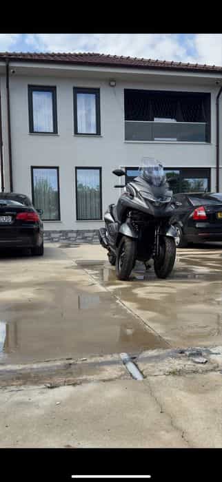 Yamaha tricity 300 2180 km , stare ca nou