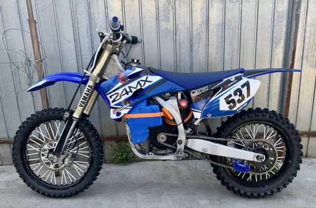 Motocicleta electrica Yamaha 450 alternativa surron ultra bee light