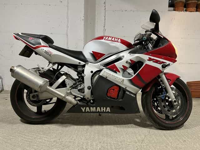 Yamaha YZF-R6 (1999) – În stare bună, proprietar