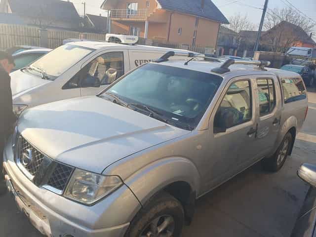 Vând Nissan navara 2007 cu motorul defect