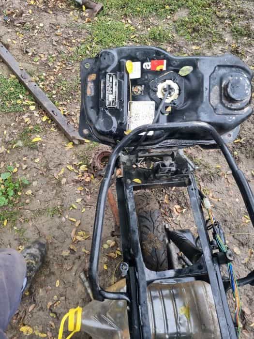 Vând sau dau pe piese honda 125 4 timipi