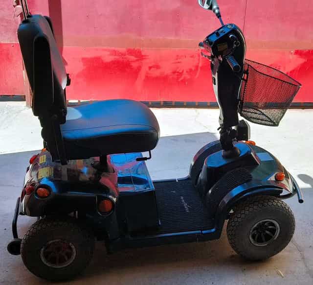 Scuter electric pentru persoane cu handicap