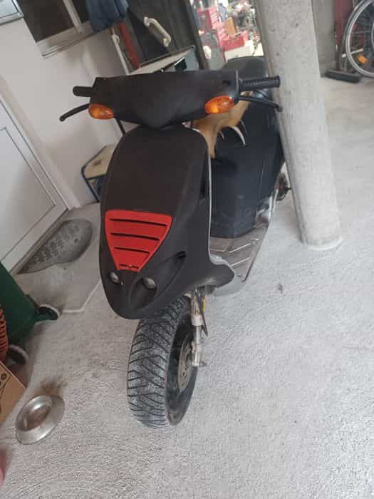 Vând scuter piaggio nrg mc2