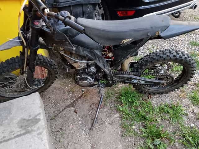 Vând cross urgent !!