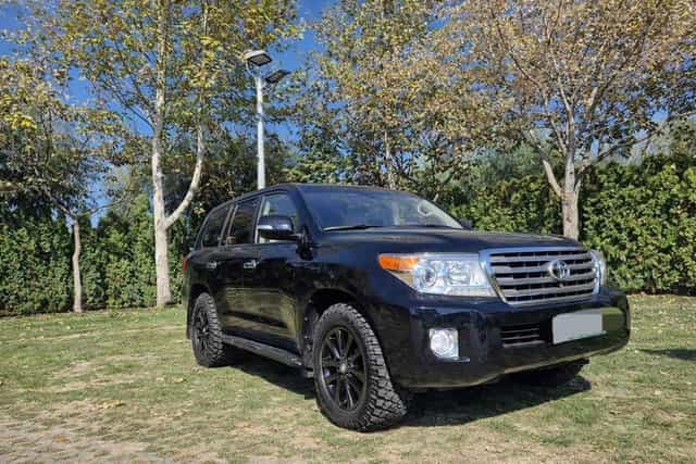 vand toyota land cruiser v 8 4.5 diesel 2013 accept variante