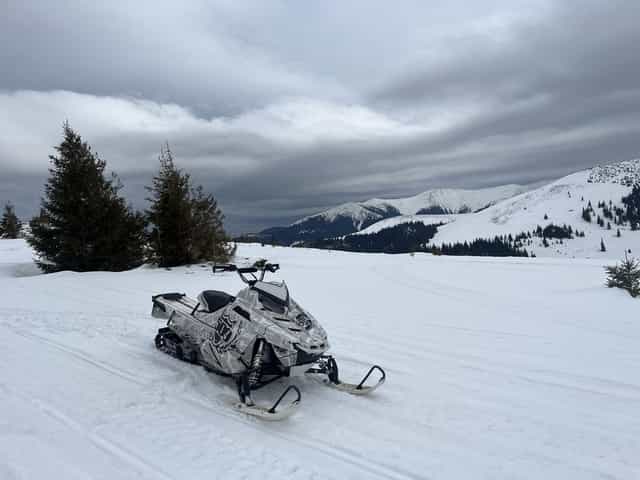 Snowmobil Polaris RMK 800