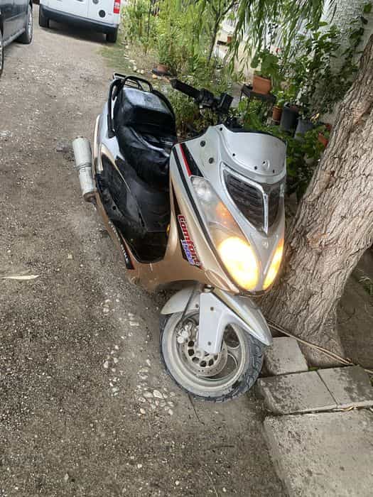 vând scuter 150 cc