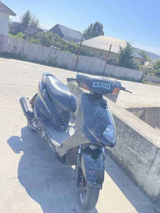 Vand scuter yamaha cygnus 125 4t necesita o baterie