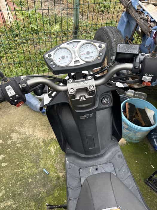 Scuter kymko fara permis limitat la 25 la ora