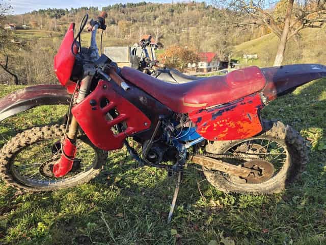 Schimb două motoare cu un atv de 250cc