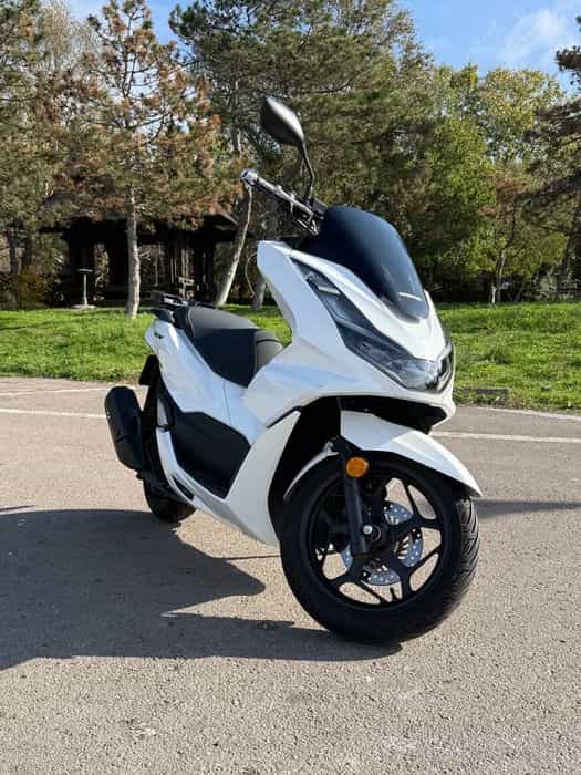 Scuter Honda PCX 125 cc automat