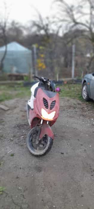 Scuter 49cc 2t rosu cu alb