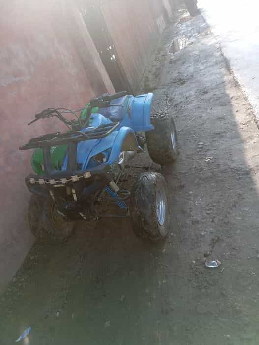 Vând sau schimb ATV Hummer