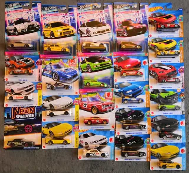 Cadouri machete colecții mașinuțe HotWheels și Matchbox (Mattel)