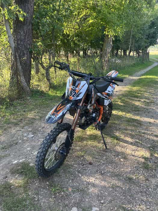 Vand cross kxd 125 + o cască matimea L