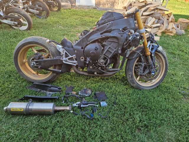 Vand Piese Yamaha YZF R1 BigBang   2010