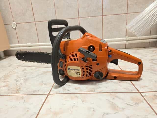 Husqvarna 235 drujba