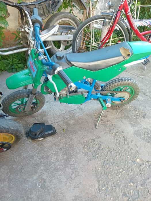 Vand schimb cu motor,scuter etc..