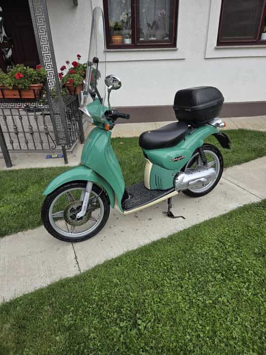 Vând scuter Aprilia Scarabeo 50cc