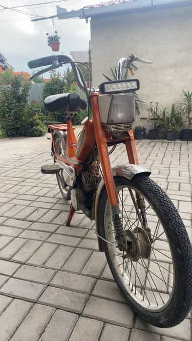 Vînd moped motobecane